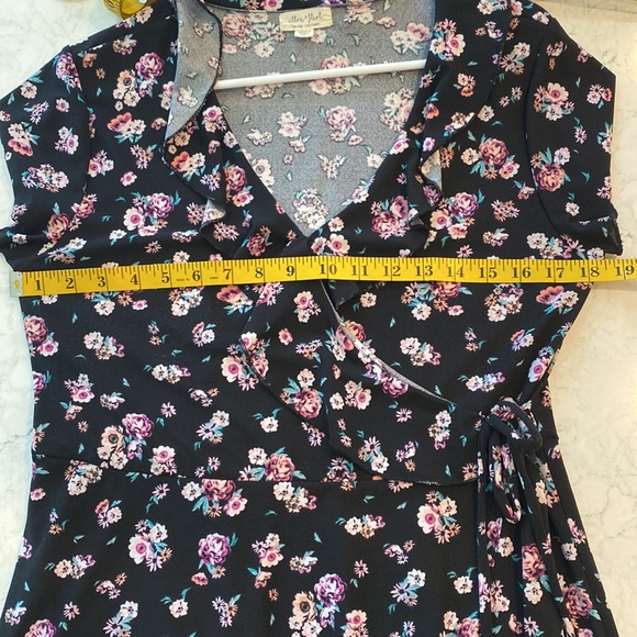 Ultra Flirt Wrap Floral Dress Size XL - Picture 5 of 5